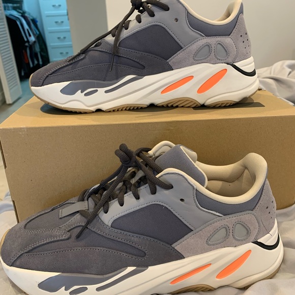 Yeezy Boost 700 Magnet - Picture 3 of 7